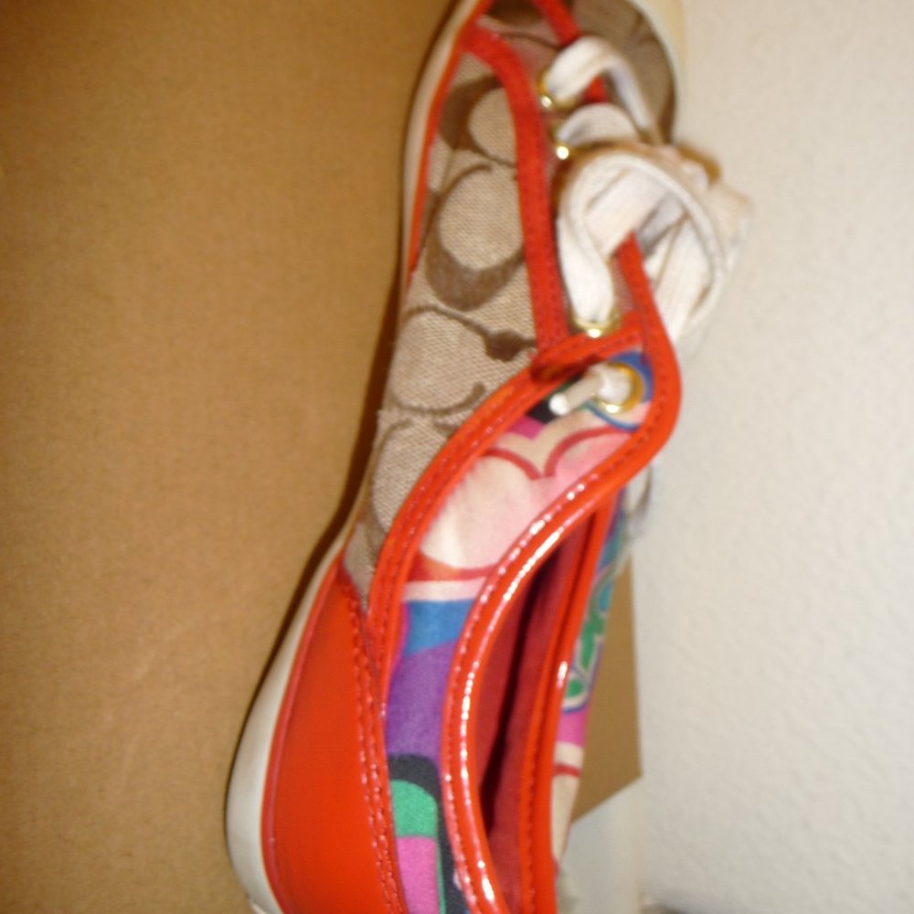 Genuine Coach Zorra Women's Size 6.5 Signature Fabric Lace Up Sneakers - Picture 6 of 12